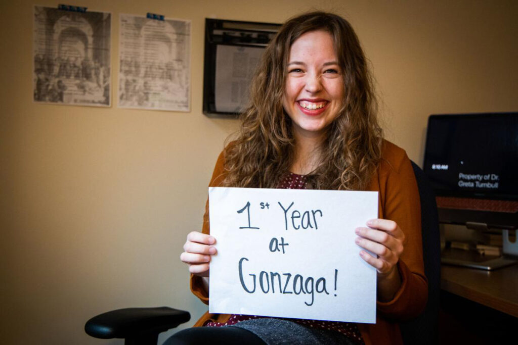 Greta Turnbull holding up a sign that says "1st year at Gonzaga!"